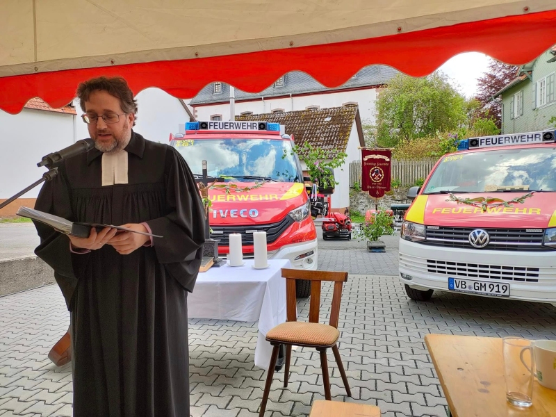 Bild: Einweihung der neuen Feuerwehrfahrzeuge in Ober-Ohmen
