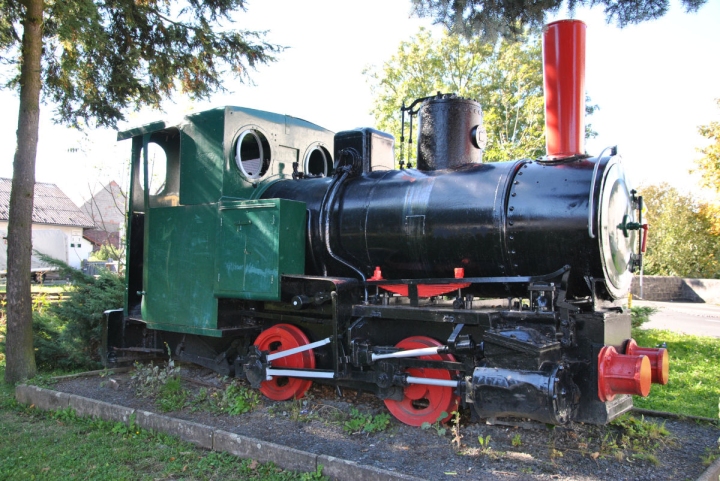 Bild: Lokomotive auf dem Campingplatz in Groß-Eichen