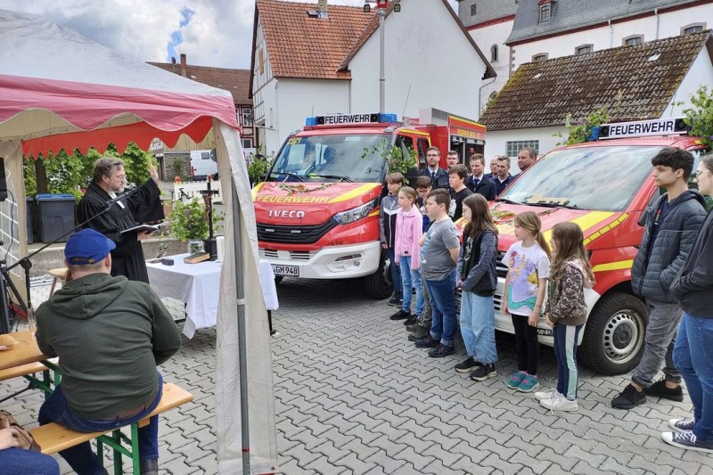 Einweihung der neuen Feuerwehrfahrzeuge in Ober-Ohmen